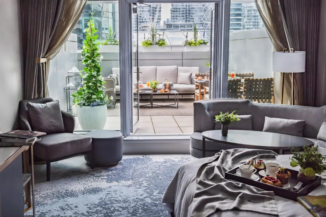 Отель The Ritz-Carlton, Торонто